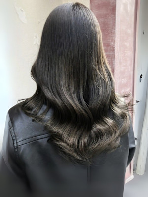 オリーブグレージュカラー 透明感カラー 20代 プルエクステ