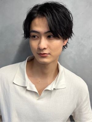 抜け感と動きを活かしたスパイラルセンターパート