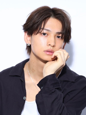 ニュアンスパーマ　毛流れ　センターパート