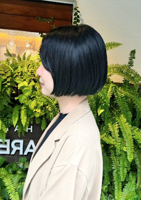潔く、凛と。黒髪ストレートボブ