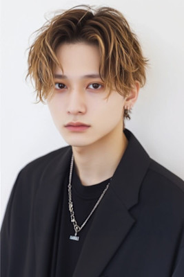 ブリーチ ハイトーン センターパート ツイストパーマ 束感