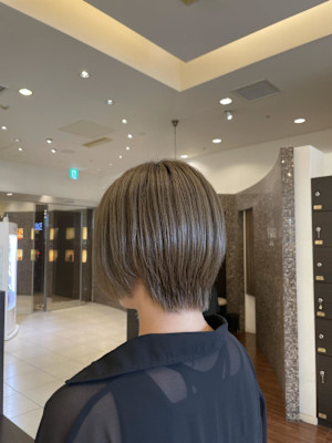 美しいフォルムの丸みショート