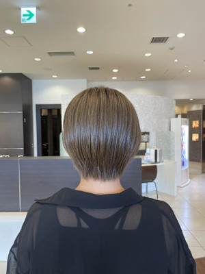 美しいフォルムの丸みショート