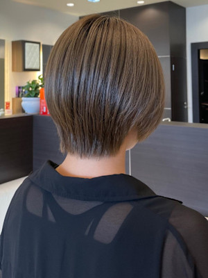 美しいフォルムの丸みショート