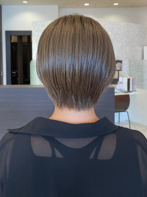 美しいフォルムの丸みショート