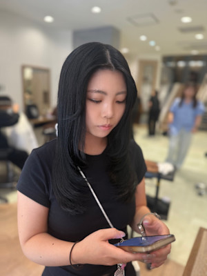 暗髪で上品に見せるレイヤースタイル【三軒茶屋】