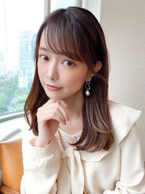 暗髪でも出せるこなれ感！フェイスレイヤー×くびれヘア