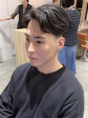 【メンズセンターパート×テーパーフェード】