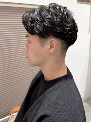 【メンズセンターパート×フェーザーパーマ】