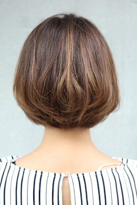 軽めのマッシュショートスタイル