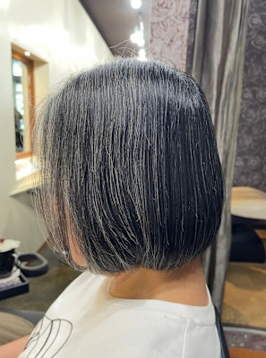 年齢を重ねても美しく。ツヤと柔らかさを叶えるストレートボブ