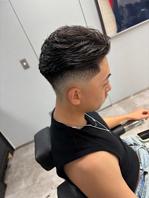 バーバーナチュラルアイロンパーマミドルフェード/渋谷