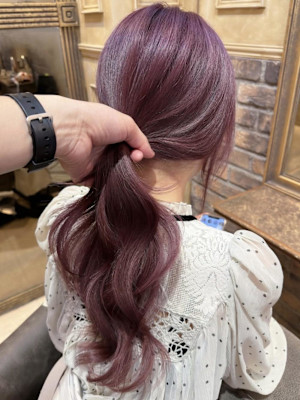 バーガンディ/サイドポニー/ミディアムレイヤーカット