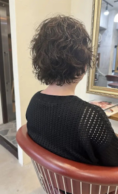 トリエ エマルジョン 10を3プッシュ使用。  根元からハー