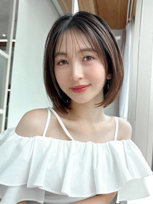 暗髪で大人可愛く！後れ毛がかわいいギリギリ結べるくびれボブ