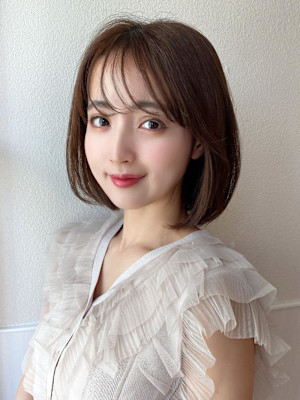 暗髪で大人可愛く！後れ毛がかわいいギリギリ結べるくびれボブ