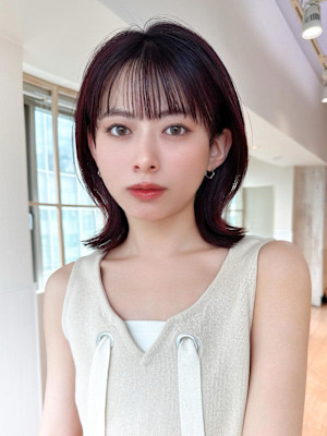 暗髪で大人可愛く！後れ毛がかわいいギリギリ結べるくびれボブ