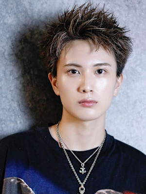 スパイキーエッジツイストショート