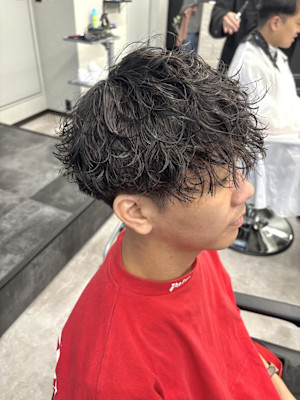 ナチュラルな動きで垢抜け！人気のシャドウパーマ