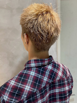 ブリーチカラー ハイトーン スパイキーショート 20代 束感