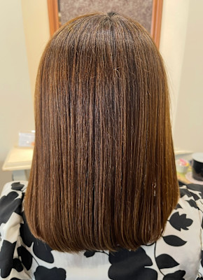 髪質に合わせた縮毛矯正で、まっすぐすぎない自然なツヤ髪に♪