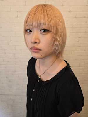 ピンクベージュ