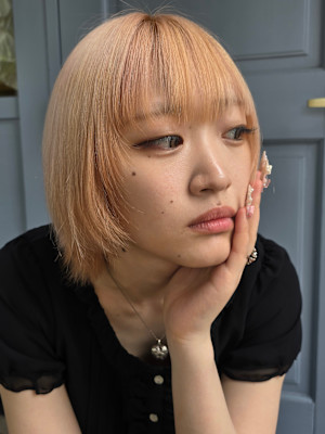 ピンクベージュ