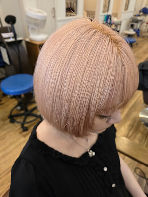 ピンクベージュ