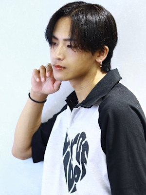 センターパート　メンズヘア　ナチュラル