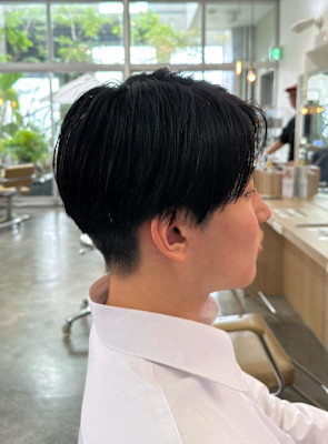 刈り上げショートセンターパート