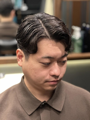 メンズ　パーマ　ビジネス　刈り上げ