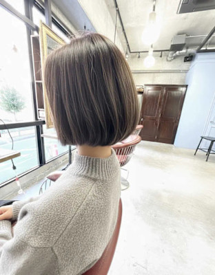 ミルクティーグレージュ　顎ラインボブ