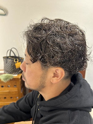 白髪を活かしたダンディパーマ