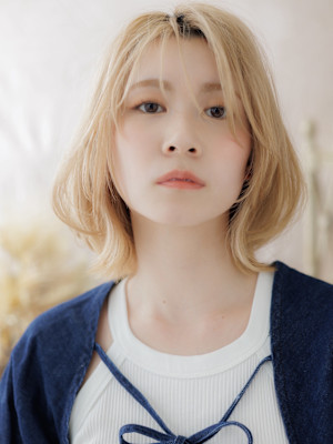 ブリーチオンカラーニュアンスパーマボブディ　ミニマルボブ