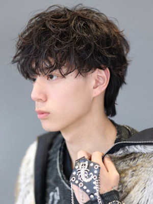 ツイストスパイラルパーマツーブロマッシュウルフ