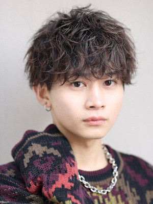 ツイストスパイラルパーマ波打ちパーマ刈り上げマッシュ