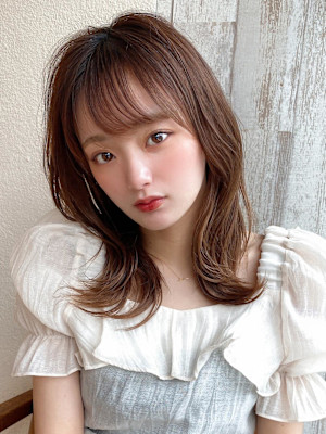 2wayバングで小顔に見えるフェイスレイヤーで作るくびれヘア