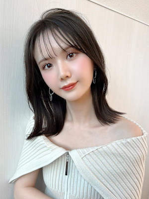 2wayバングで小顔に見えるフェイスレイヤーで作るくびれヘア