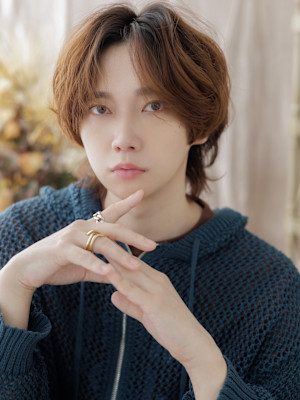 ニュアンスデザインアップバング無造作パーマ　ツーブロパーマ