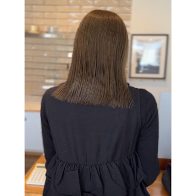 オリーブベージュ×切りっぱなしミディアム