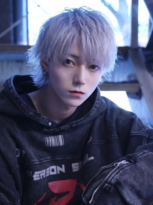 ウルフカット/マッシュウルフ/ホワイトカラー