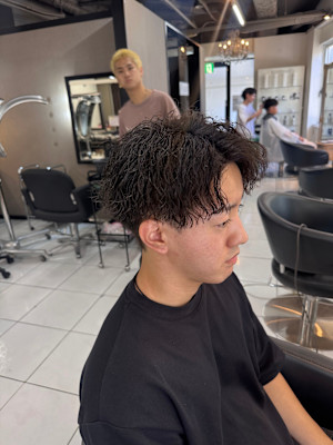 縦落ちツイスト　ツイストスパイラルパーマ　アップバング　眉毛