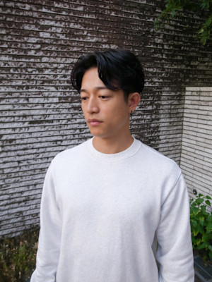 メンズナチュラルセンターパートニュアンスパーマビジネスマン