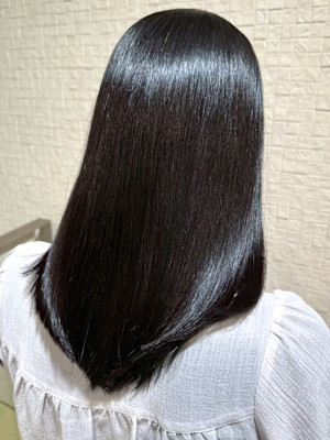黒髪 うるつやストレート 髪質改善 セミロング 20代