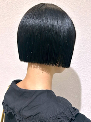 暗髪 グリーン ショートカット ぱつっとボブ 似合わせ