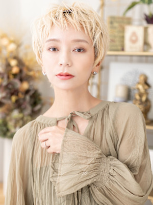 フレンチカジュアルマッシュショートパーマ　シルバーベージュ