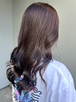 ラベンダーグレージュ  暗髪カラー ロングヘア 巻き髪