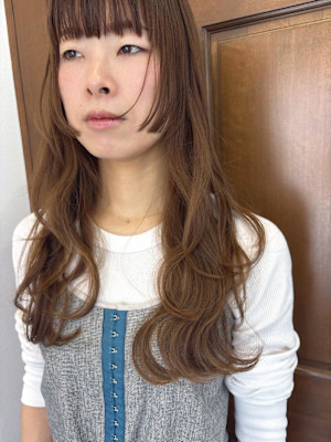 顔まわりポイントロングヘア