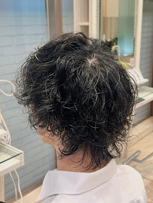 無造作ウェーブのショートウルフパーマ