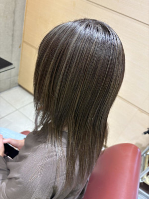 初ハイライトにおすすめのグレージュカラー